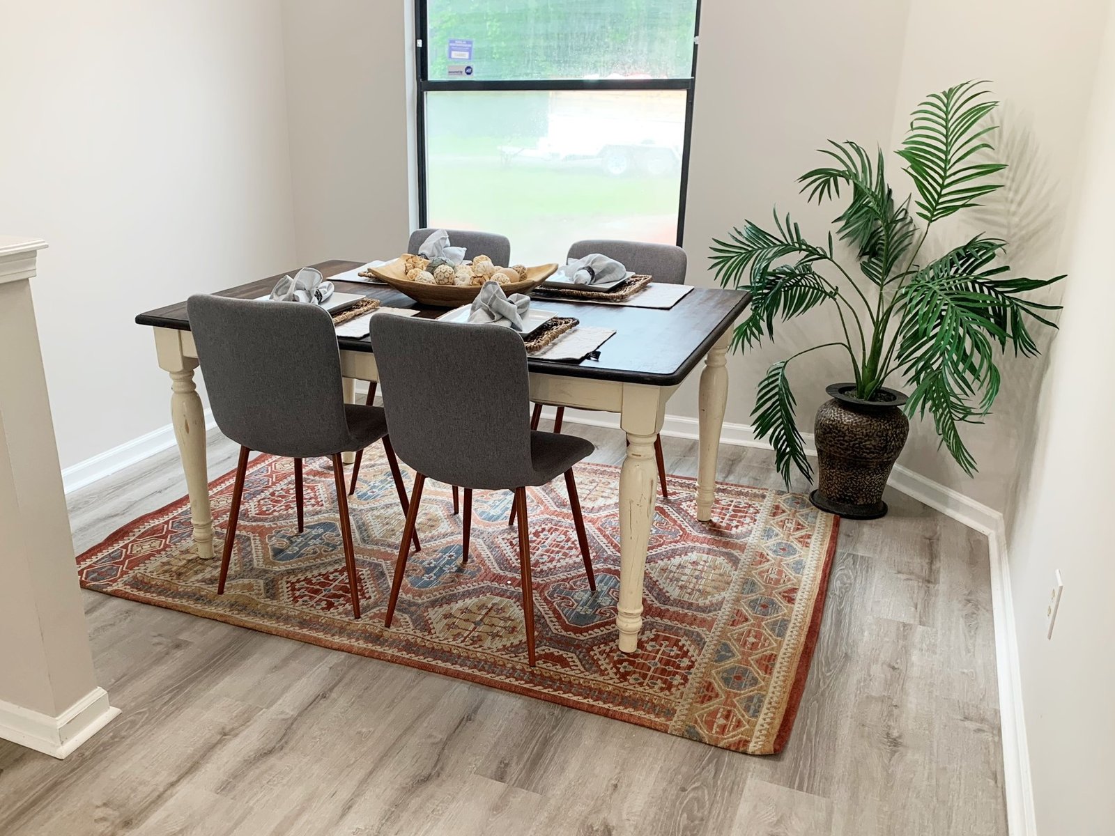 Mandarin Jacksonville dining room after luxury vinyl plank flooring installation